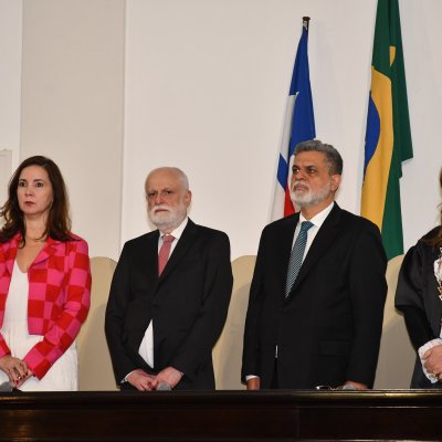 [Esmeralda Oliveira é condecorada com a Ordem do Mérito Judiciário do Trabalho da Bahia – Comenda Ministro Coqueijo Costa]