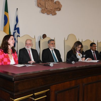 [Esmeralda Oliveira é condecorada com a Ordem do Mérito Judiciário do Trabalho da Bahia – Comenda Ministro Coqueijo Costa]