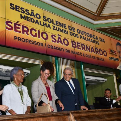 [Sérgio São Bernardo é condecorado com a Medalha Zumbi dos Palmares na Câmara Municipal de Salvador]