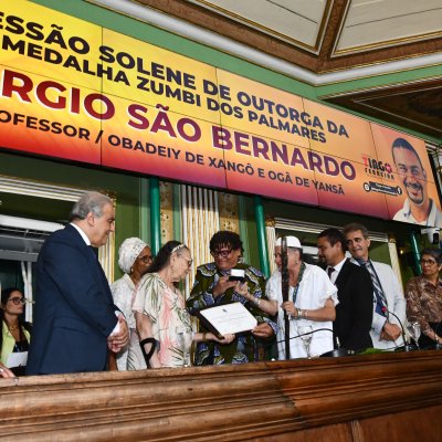 [Sérgio São Bernardo é condecorado com a Medalha Zumbi dos Palmares na Câmara Municipal de Salvador]