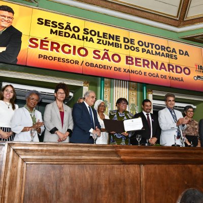 [Sérgio São Bernardo é condecorado com a Medalha Zumbi dos Palmares na Câmara Municipal de Salvador]