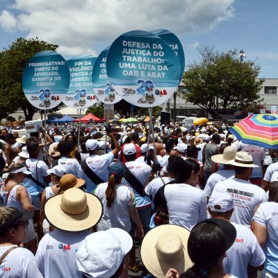 [Mais de 700 advogados esbanjam fé e energia na Lavagem do Bonfim]