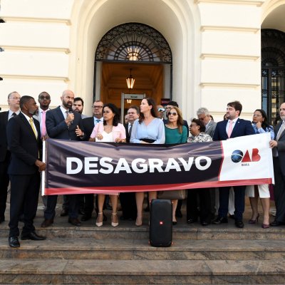 [Desagravo público em favor dos advogados Antônio André Mendes Oliveira e La Rúbia Oliveira de Jesus]