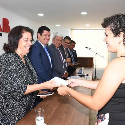 [OAB-BA realiza entrega de carteiras de estagiários]