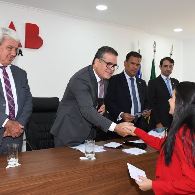 [OAB-BA realiza entrega de carteiras de estagiários]