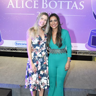 [Ana Patrícia recebe Prêmio Alice Bottas]