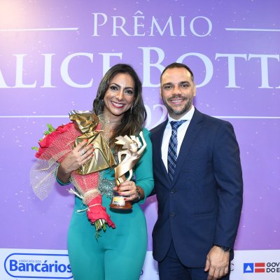 [Ana Patrícia recebe Prêmio Alice Bottas]