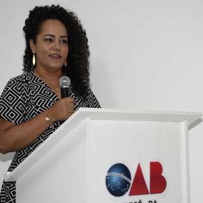 [Em solenidade histórica, Leonellea Pereira é empossada primeira presidente mulher da OAB de Irecê]