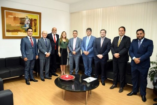 [Diretoria do IAB-BA realiza visita de cortesia à OAB-BA]