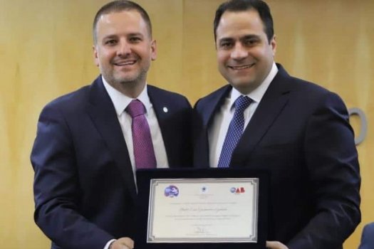 [OAB Nacional homenageia André Godinho por trabalho no CNJ]