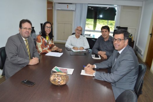 [OAB-BA se reúne com SEC para debater curso técnico em serviço jurídico]