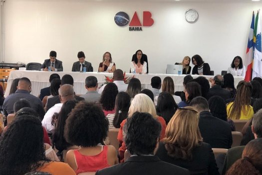 [Cerca de 100 estudantes participam de visita técnica na OAB-BA]