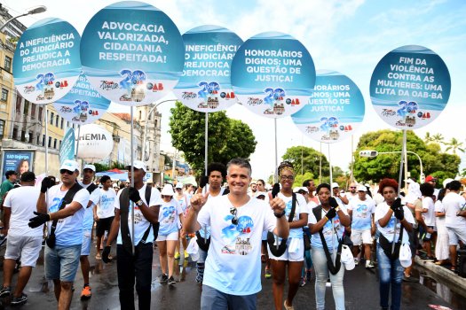 [Mais de 700 advogados esbanjam fé e energia na Lavagem do Bonfim]