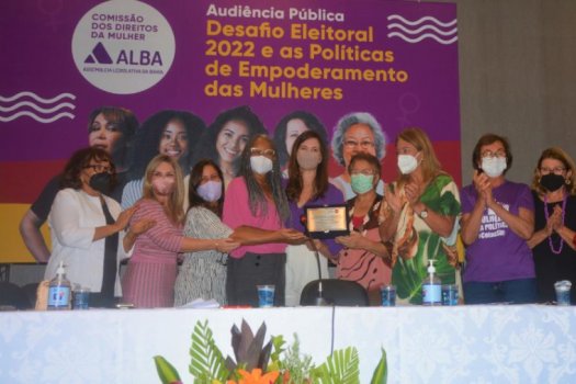 [Daniela Borges é homenageada em evento da ALBA]