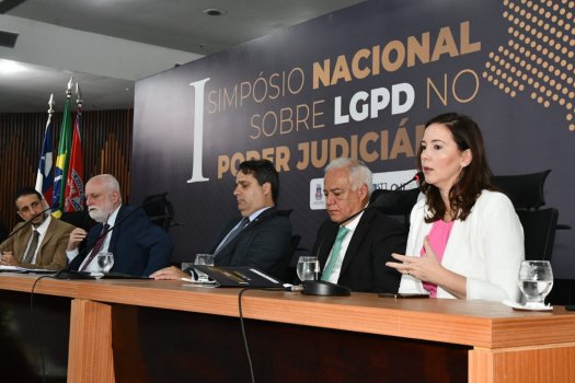 [Presidenta da OAB-BA participa de abertura de Simpósio sobre LGPD: “O direito sempre andou em ritmo lento e agora tem que correr atrás”]